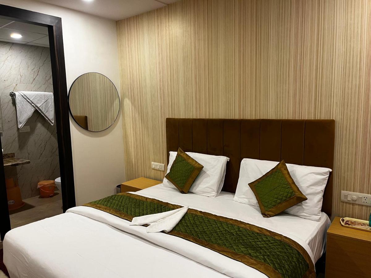 Roomquet Comfort Inn Prayagraj Exterior photo
