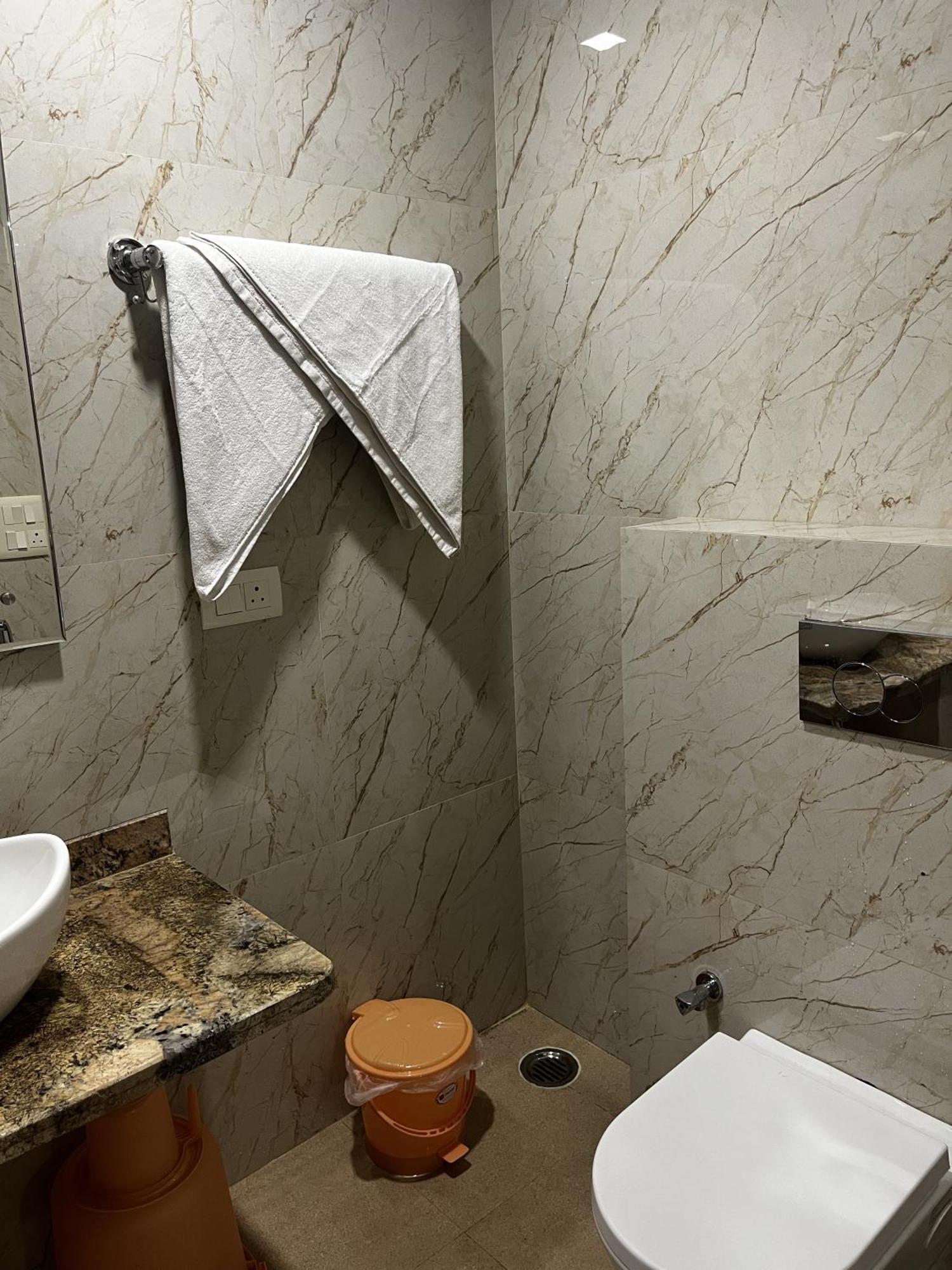 Roomquet Comfort Inn Prayagraj Exterior photo